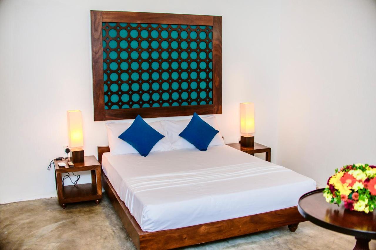 Thambu Illam Hotel จาฟนา ภายนอก รูปภาพ