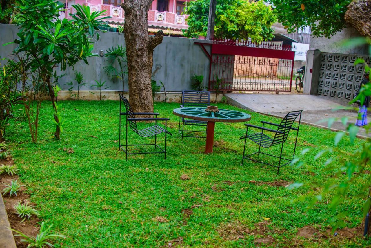Thambu Illam Hotel จาฟนา ภายนอก รูปภาพ